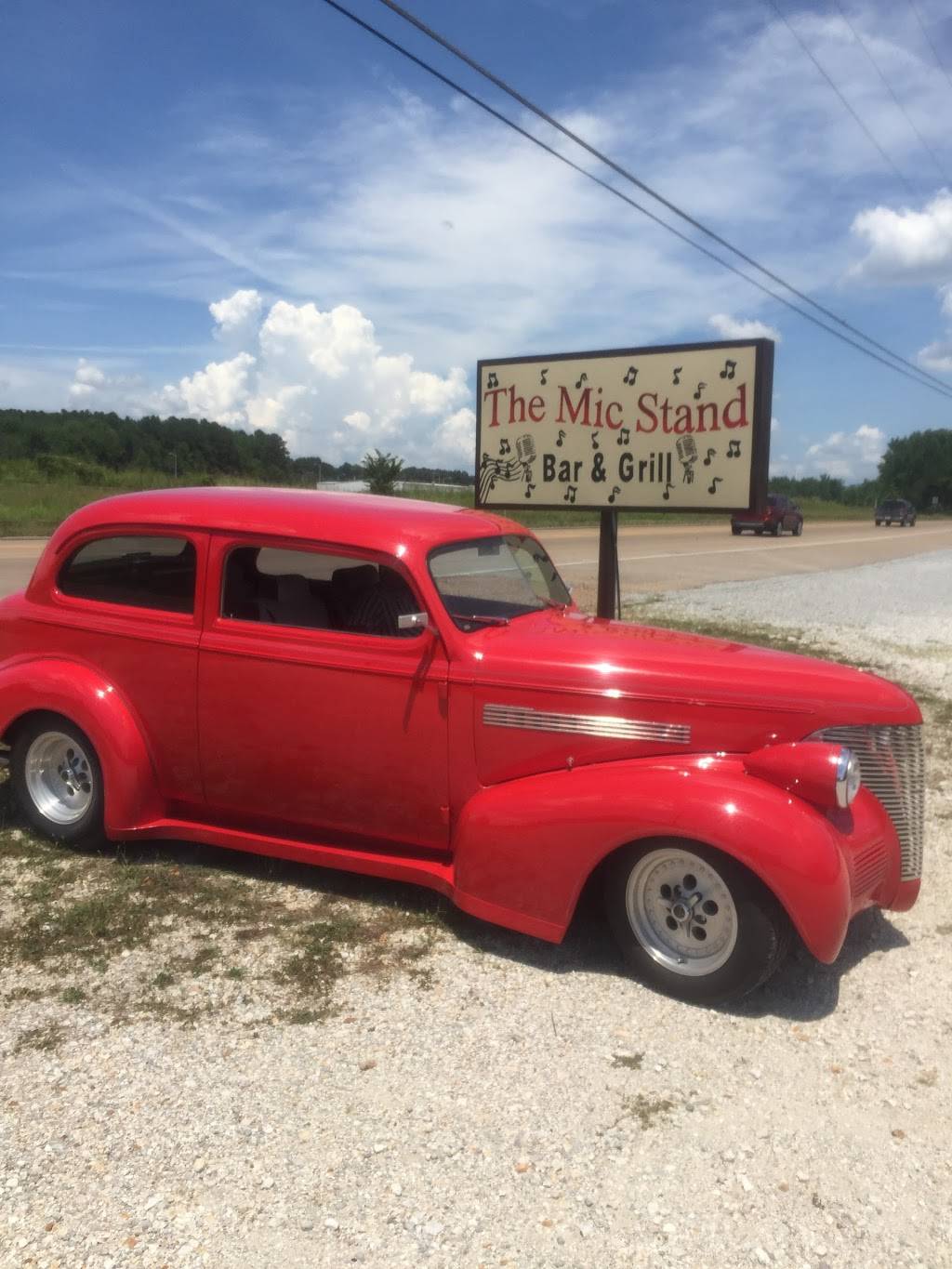 The Mic Stand Bar & Grill | restaurant | 21820 E Main St, Huntingdon, TN 38344, USA | 7315353663 OR +1 731-535-3663