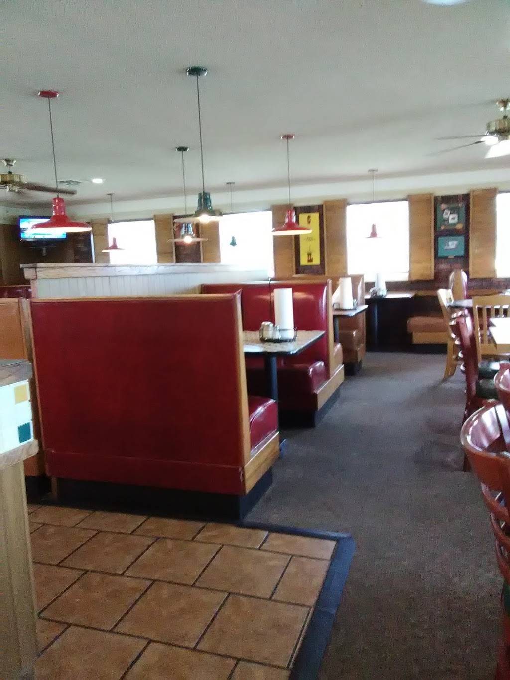 Pizza Hut | meal takeaway | 1714 W Main St, Carmi, IL 62821, USA | 6183825383 OR +1 618-382-5383