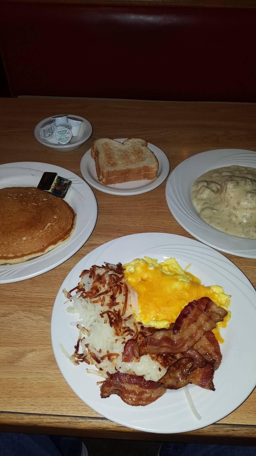 Thanos Family Restaurant | restaurant | 71 5th St SE, Barberton, OH 44203, USA | 3308611300 OR +1 330-861-1300