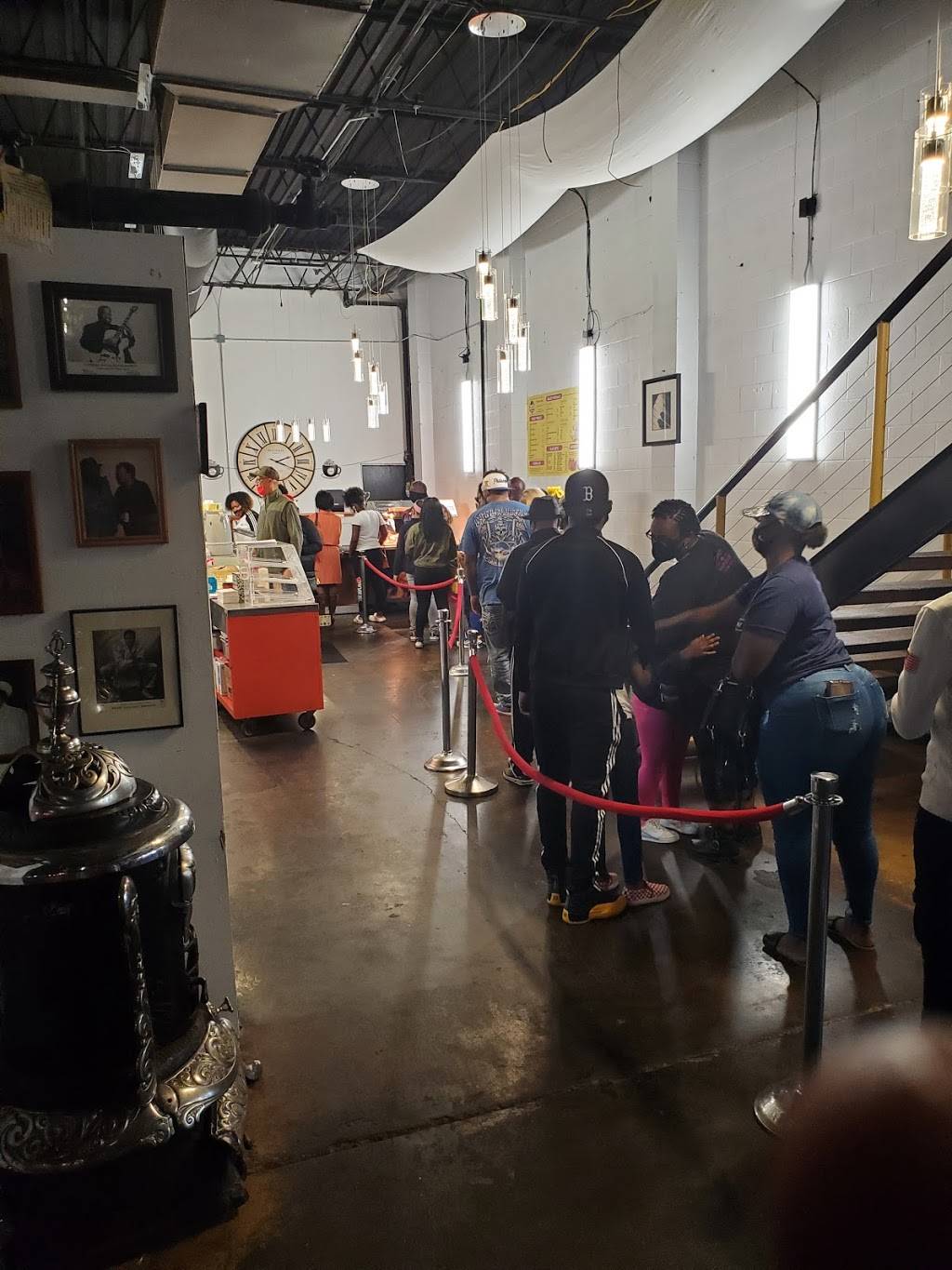 Sweetie Pies Frying Bird | restaurant | 110 E South St, Jackson, MS 39201, USA | 7695244843 OR +1 769-524-4843