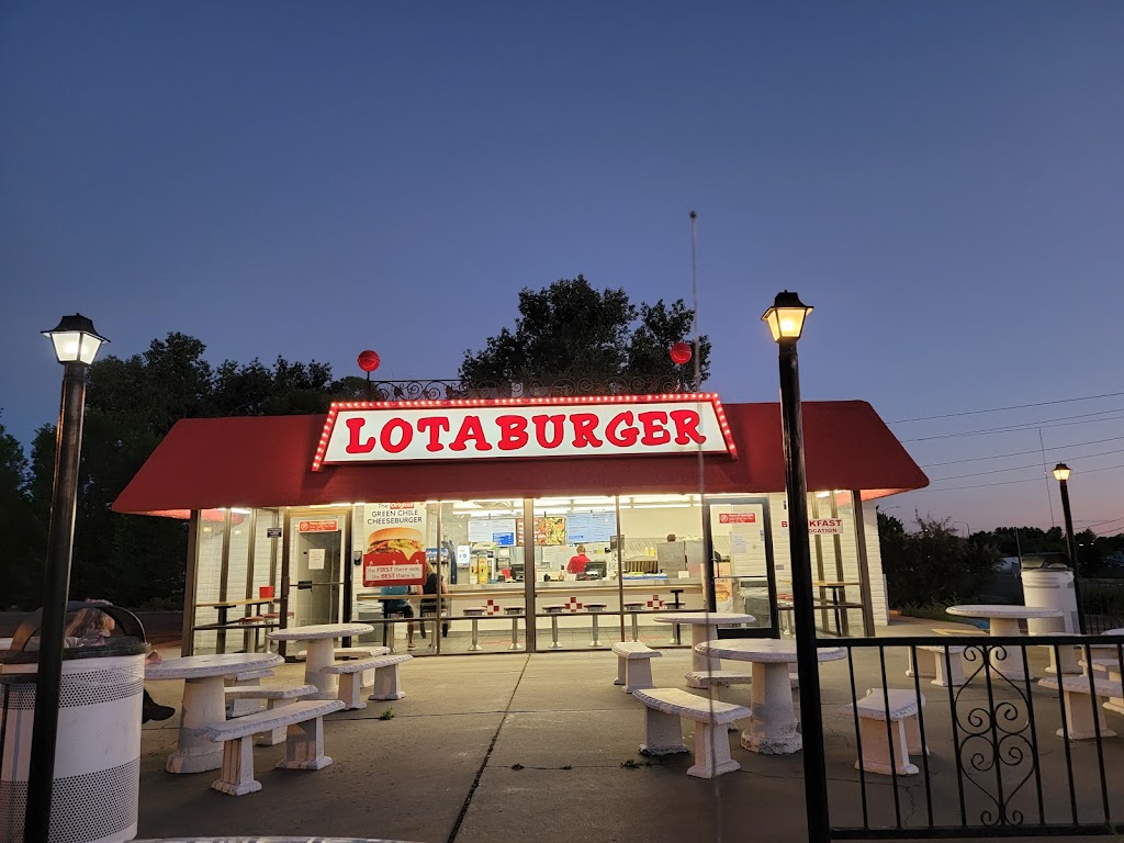 Blakes Lotaburger | restaurant | 210 W Aztec Blvd, Aztec, NM 87410, USA | 5053346700 OR +1 505-334-6700