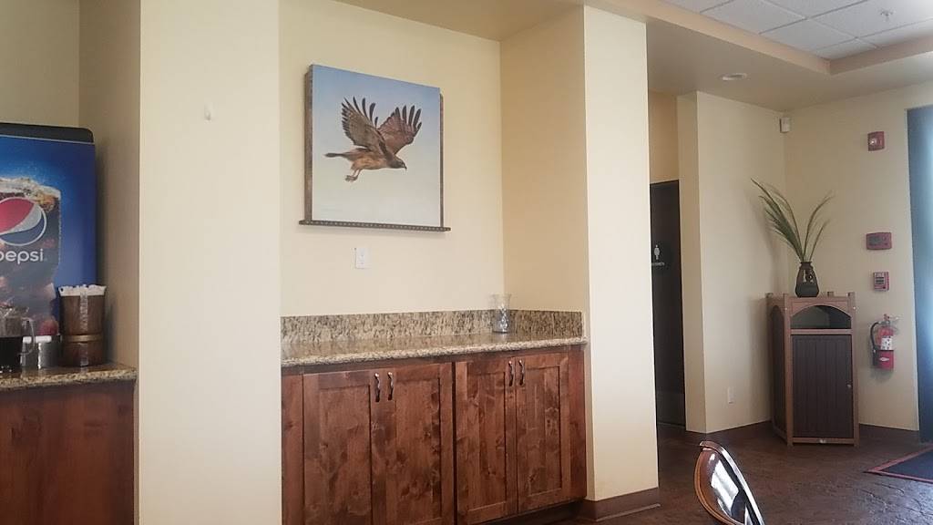 Roost Cafe @ Hawks Landing Golf Club | restaurant | 55100 Martinez Trail, Yucca Valley, CA 92284, USA | 7603650033 OR +1 760-365-0033