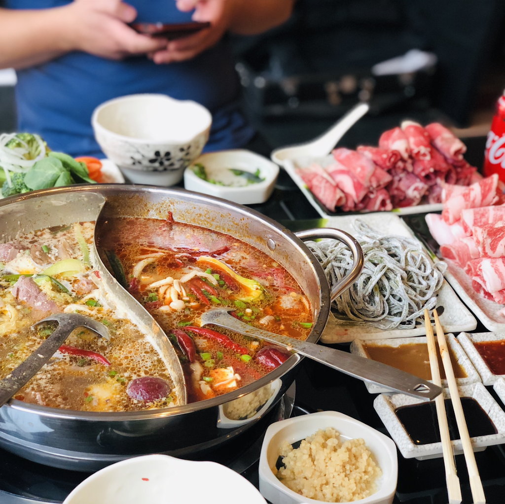 GRAND MONGOLIAN HOT POT | restaurant | 2904 N Broadway, Chicago, IL 60657, USA | 3128669555 OR +1 312-866-9555