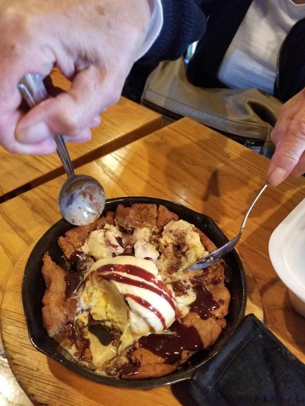 Chilis Grill & Bar | restaurant | 1250 Collins Rd NE, Cedar Rapids, IA 52402, USA | 3193789694 OR +1 319-378-9694