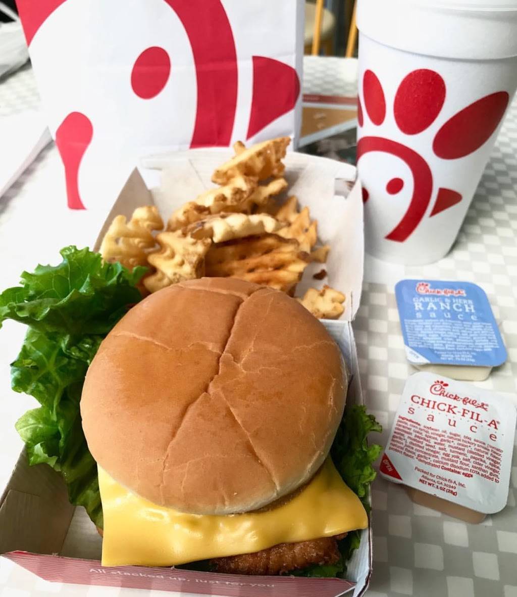 Chick-fil-A | restaurant | 2429 W Wheatland Rd, Dallas, TX 75237, USA | 9722964090 OR +1 972-296-4090