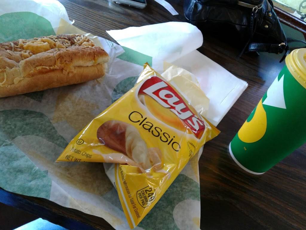 Subway | restaurant | 1562 Barton Rd, Redlands, CA 92373, USA | 9097930850 OR +1 909-793-0850