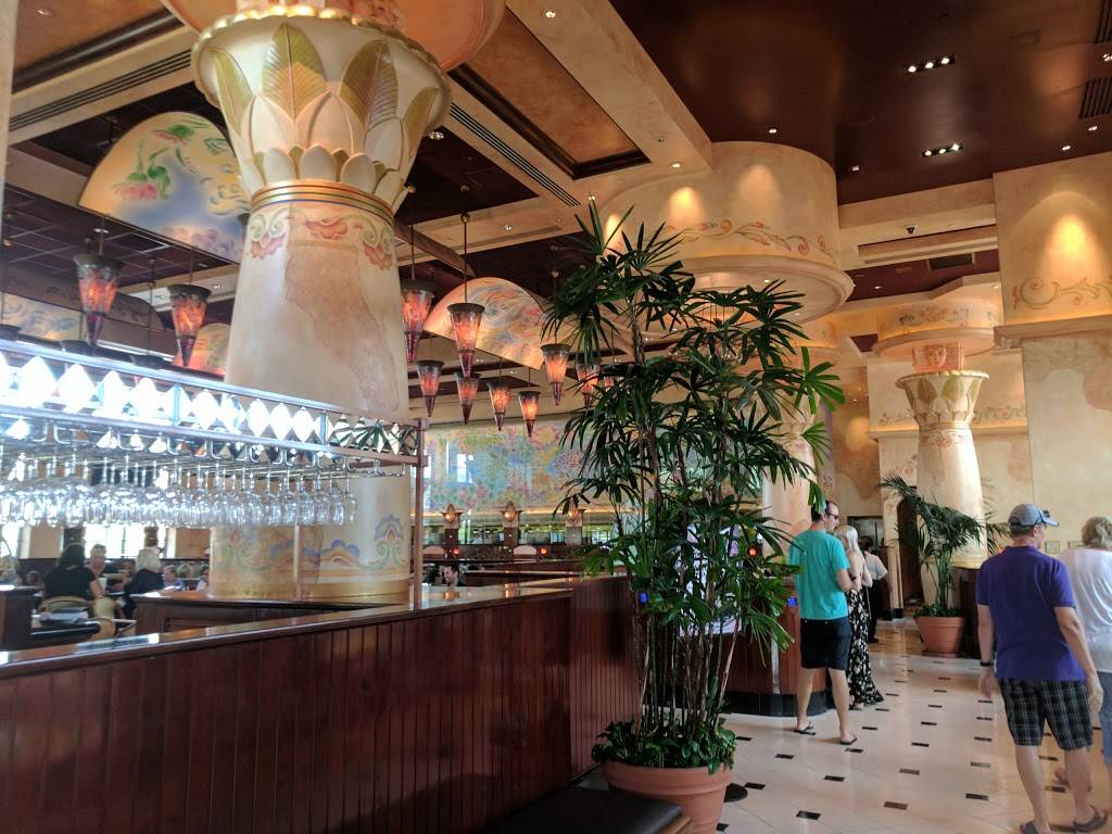 The Cheesecake Factory | restaurant | 160 S Green Valley Pkwy, Henderson, NV 89052, USA | 7022076372 OR +1 702-207-6372