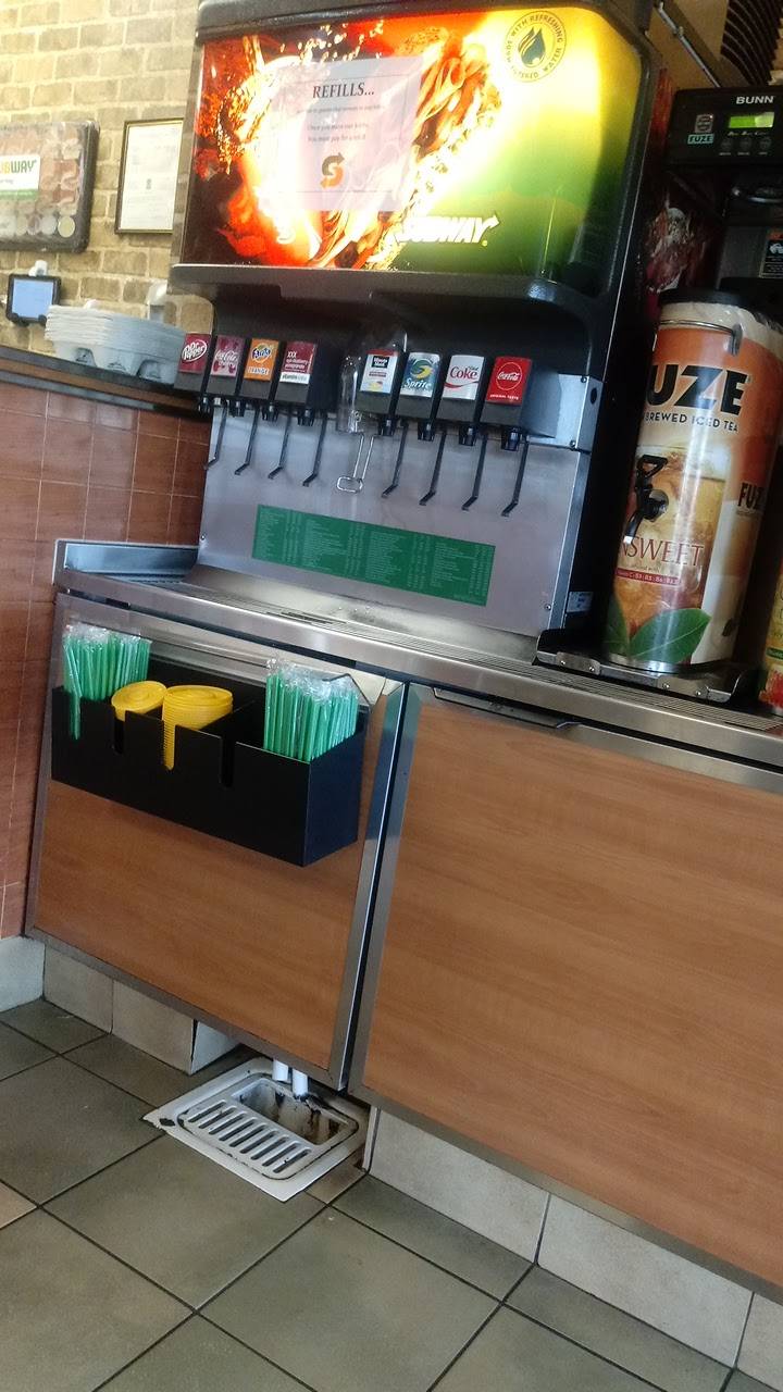 Subway | meal takeaway | 3966 N Oracle Rd, Tucson, AZ 85705, USA | 5208882315 OR +1 520-888-2315