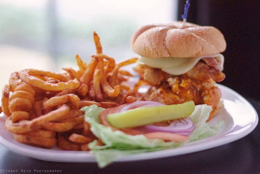 Growlers | restaurant | 1911 Poplar Ave, Memphis, TN 38104, USA | 9012447904 OR +1 901-244-7904