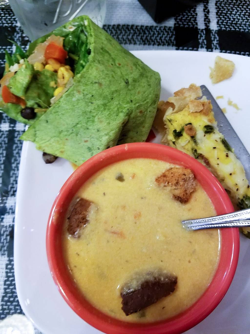 Barn Happy | restaurant | 11310 University Ave #9120, Cedar Falls, IA 50613, USA | 3192660888 OR +1 319-266-0888