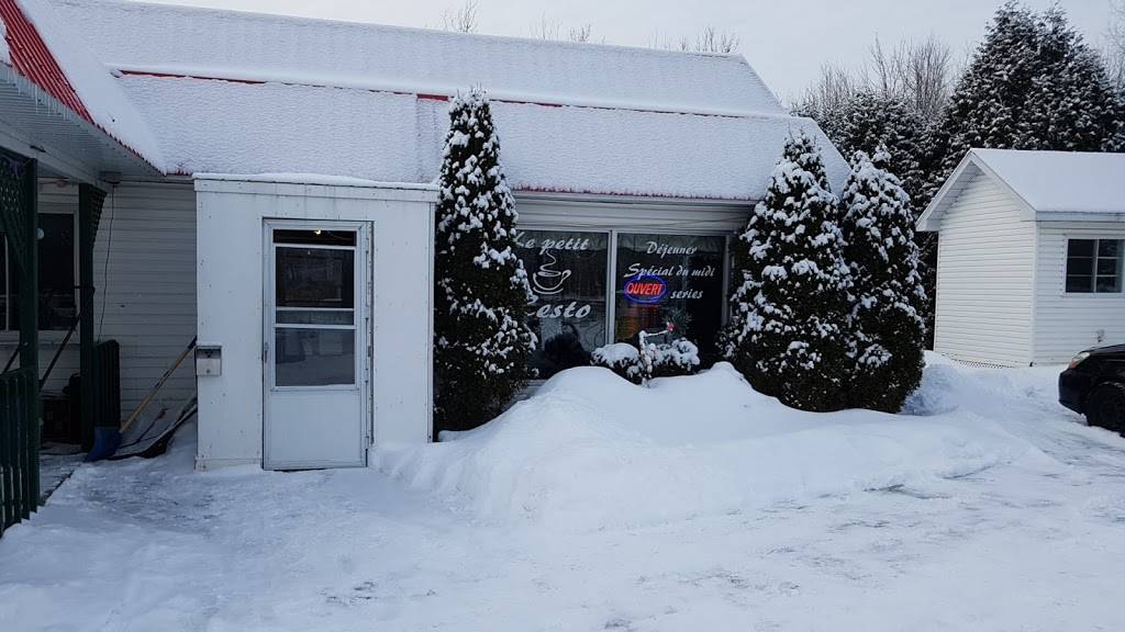 Restaurant Le Petit Resto | restaurant | 3900 201 Rte, Saint-Antoine-Abbé, QC J0S 1N0, Canada | 4508272040 OR +1 450-827-2040