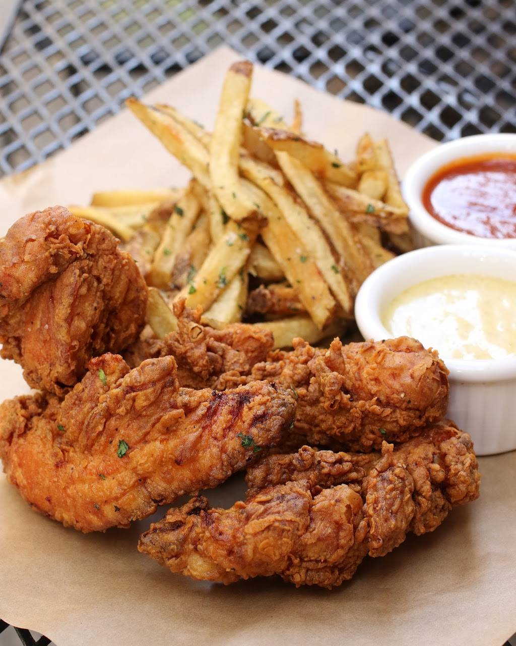 Atkins Park Restaurant & Bar | restaurant | 794 North Highland Avenue Northeast, Atlanta, GA 30306, USA | 4048767249 OR +1 404-876-7249