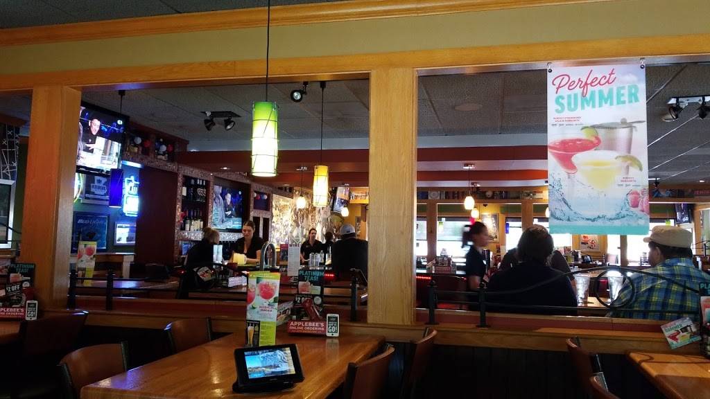 Applebees Grill + Bar | restaurant | 335 12th St SW, Forest Lake, MN 55025, USA | 6514646778 OR +1 651-464-6778