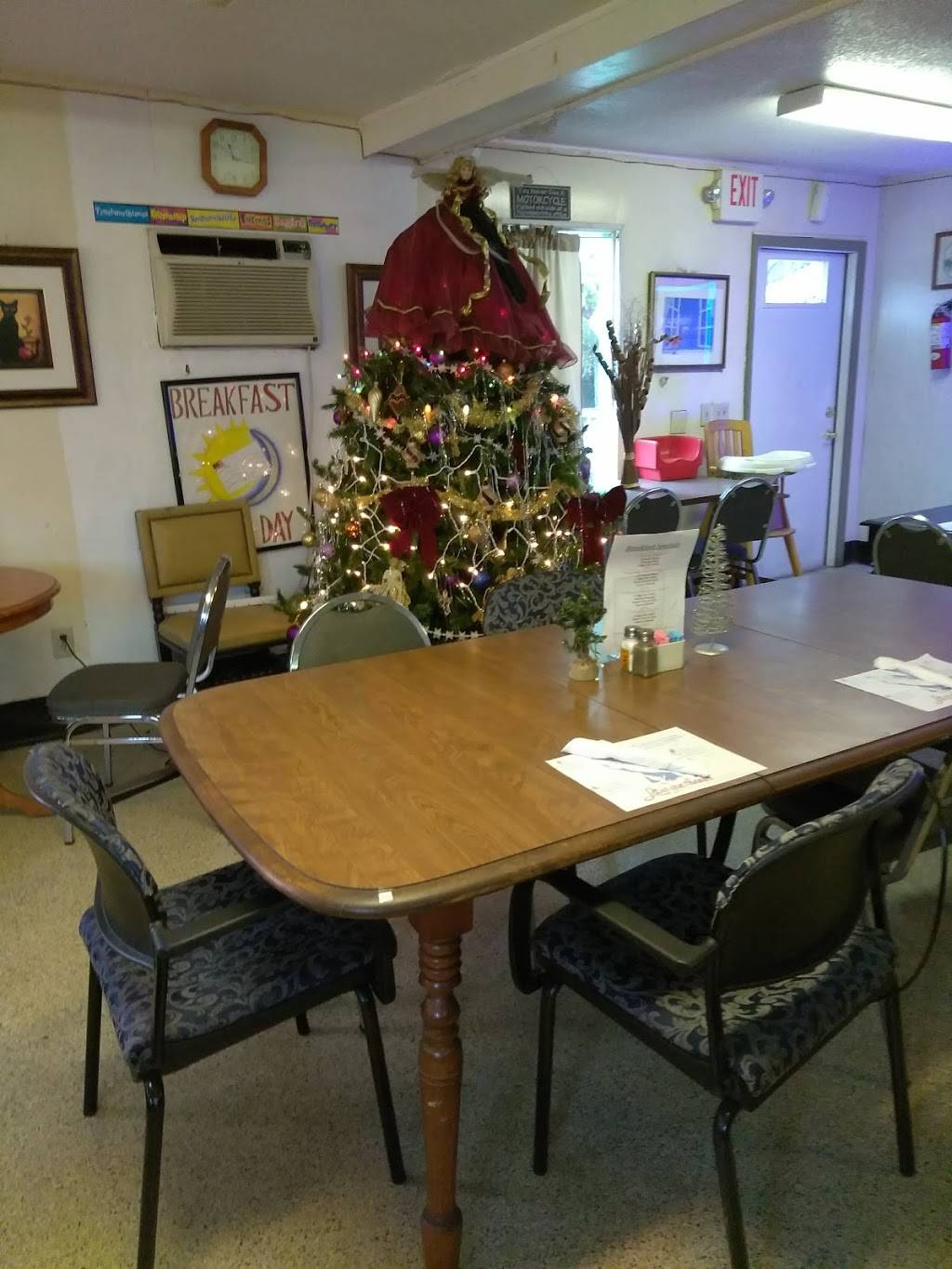 Marys Miracle Restaurant | restaurant | 10203 US-92, Tampa, FL 33610, USA | 8136219300 OR +1 813-621-9300