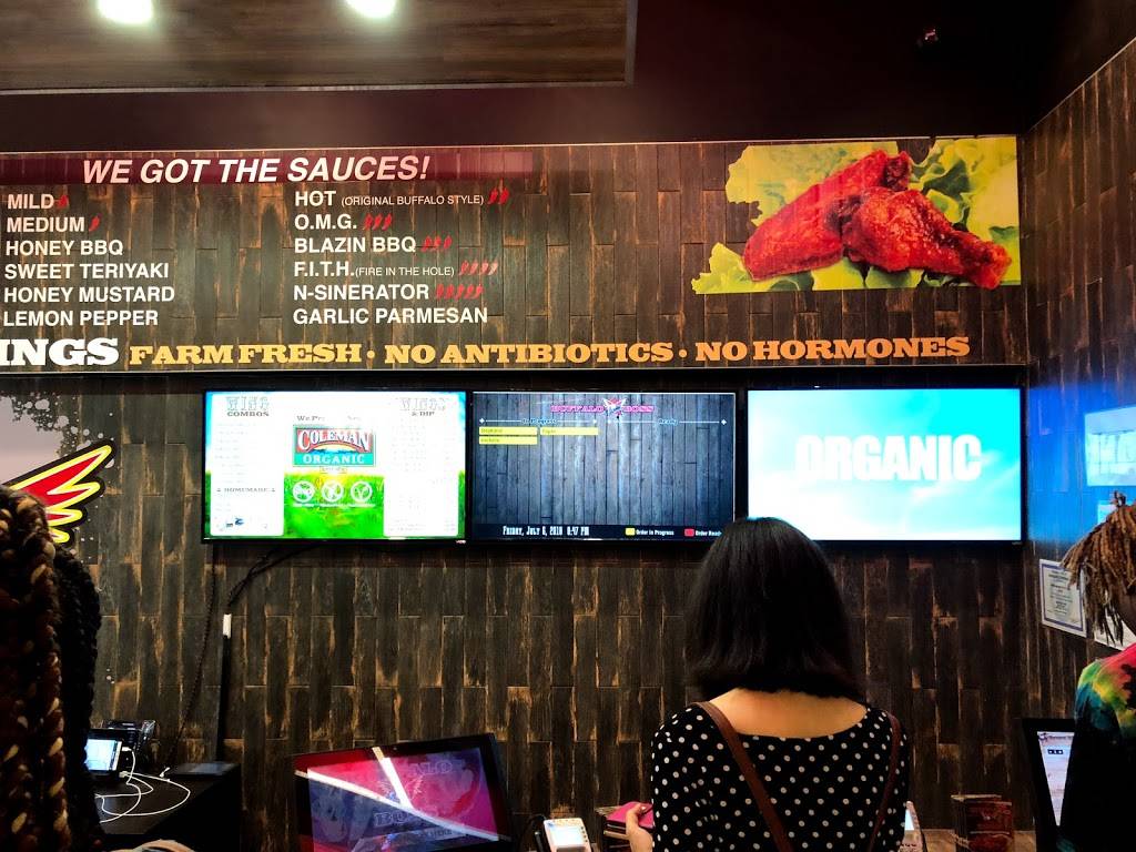 Buffalo Boss | restaurant | 30 Mall Drive West, Jersey City, NJ 07310, USA | 2014209200 OR +1 201-420-9200
