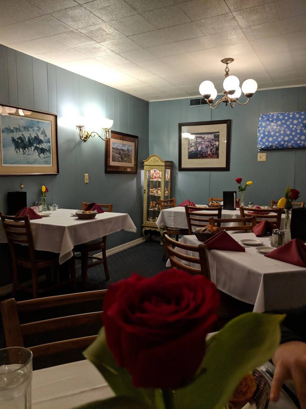 White House Inn | restaurant | 5776 Main St, Butte Des Morts, WI 54927, USA | 9205827211 OR +1 920-582-7211