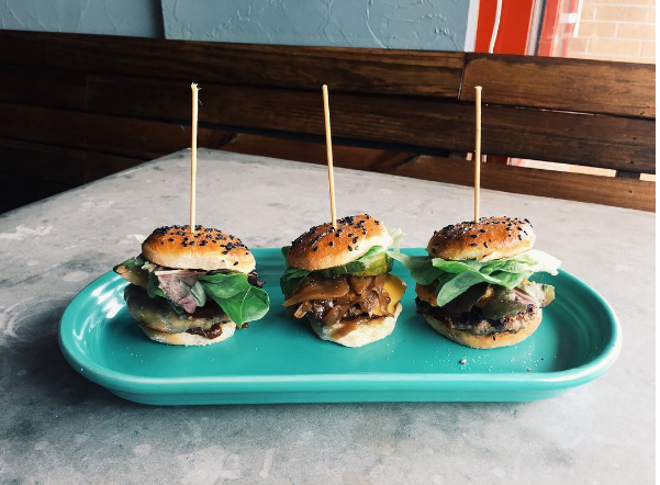 WR SOCIAL HOUSE | restaurant | 25 N Park Square, Marietta, GA 30060, USA | 7707929995 OR +1 770-792-9995