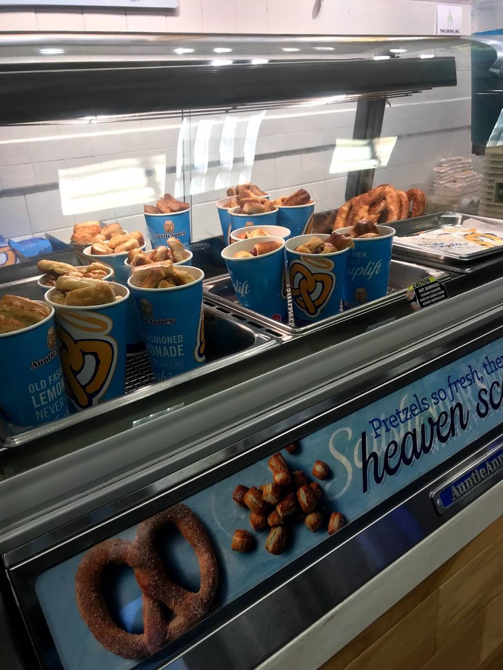 Auntie Annes | bakery | 776 North, Terminal 1, Salt Lake City, UT 84116, USA | 8015753445 OR +1 801-575-3445