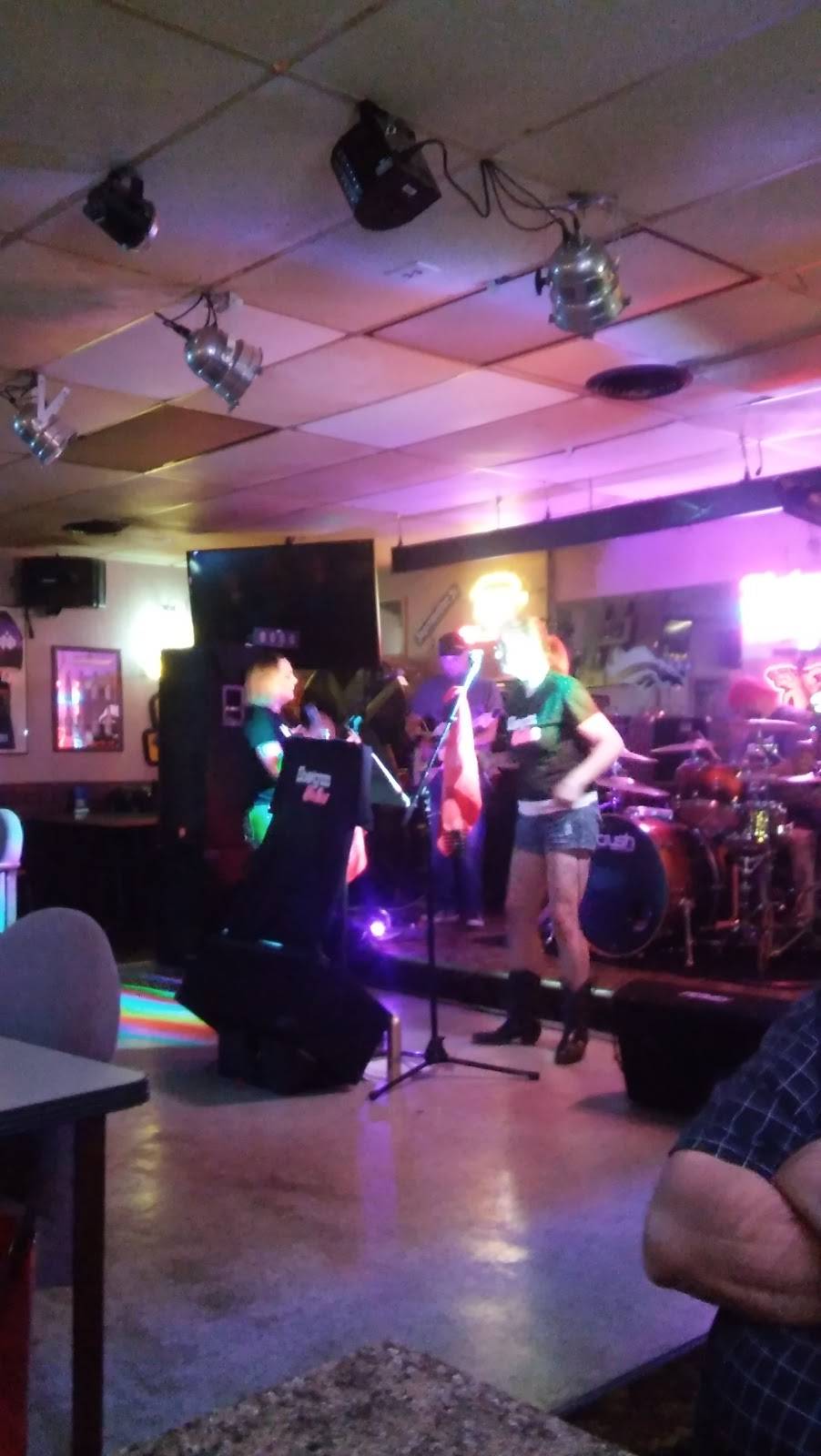 Champs Bar & Grill | restaurant | 1106 S Seneca St, Wichita, KS 67213, USA | 3162621284 OR +1 316-262-1284