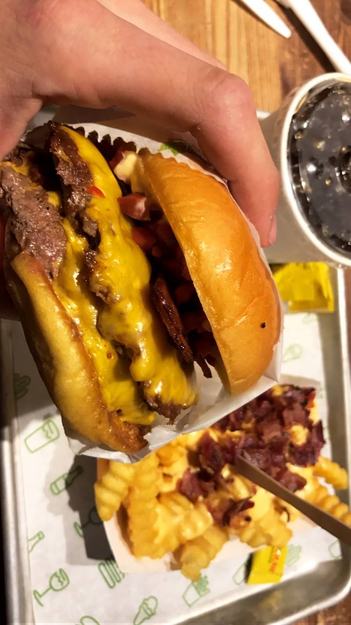 Shake Shack | meal takeaway | 1 Old Fulton St, Brooklyn, NY 11201, USA | 3474352676 OR +1 347-435-2676