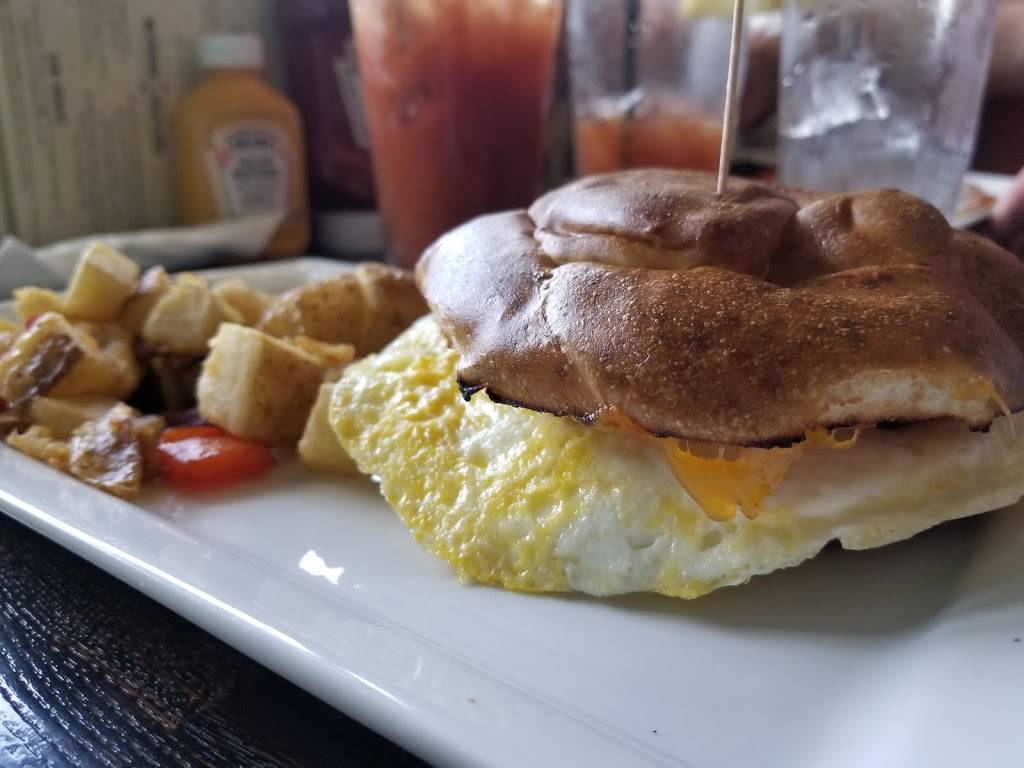 Hennesseys Tavern | restaurant | 1712 S Catalina Ave, Redondo Beach, CA 90277, USA | 3105408443 OR +1 310-540-8443