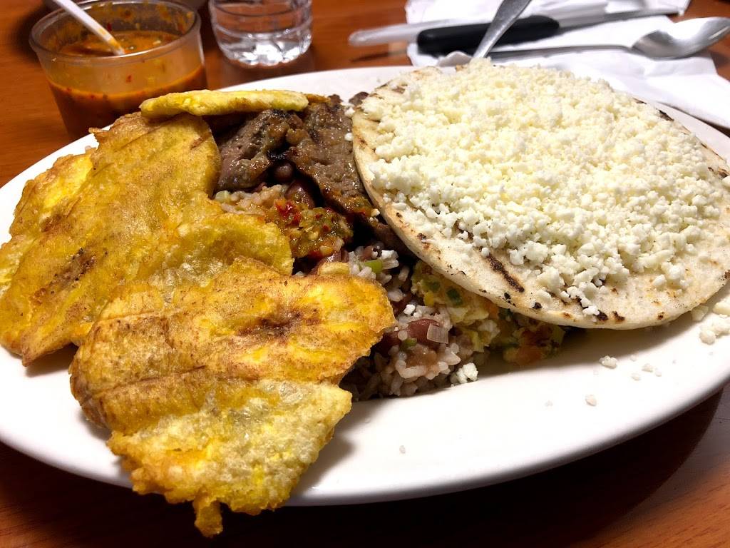 Fabios Chicken Restaurant | restaurant | 4805 N Front St, Philadelphia, PA 19120, USA | 2154571800 OR +1 215-457-1800