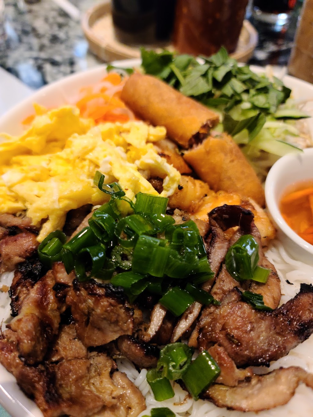 Hello Vietnam Pho & Roll | restaurant | 8752 E Shea Blvd, Scottsdale, AZ 85260, USA | 4809986006 OR +1 480-998-6006