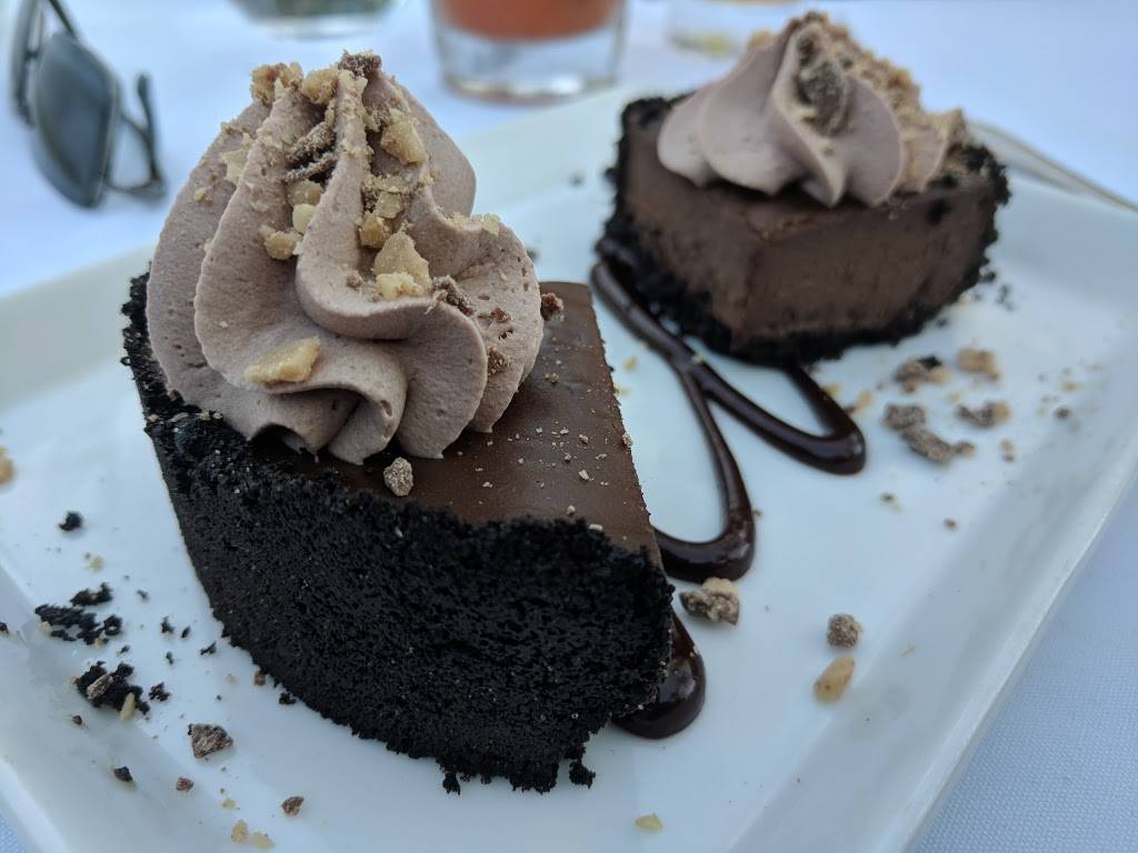 Tommy Bahama Restaurant, Bar & Store | restaurant | Corona del Mar Plaza, 854 Avocado Ave, Newport Beach, CA 92660, USA | 9497608686 OR +1 949-760-8686