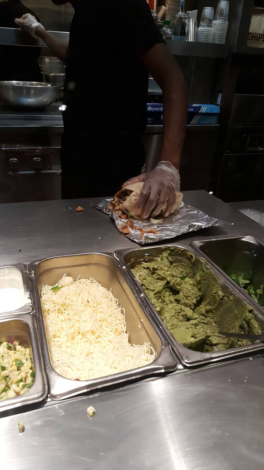 Chipotle Mexican Grill | restaurant | 2432 US-34, Oswego, IL 60543, USA | 6305543508 OR +1 630-554-3508