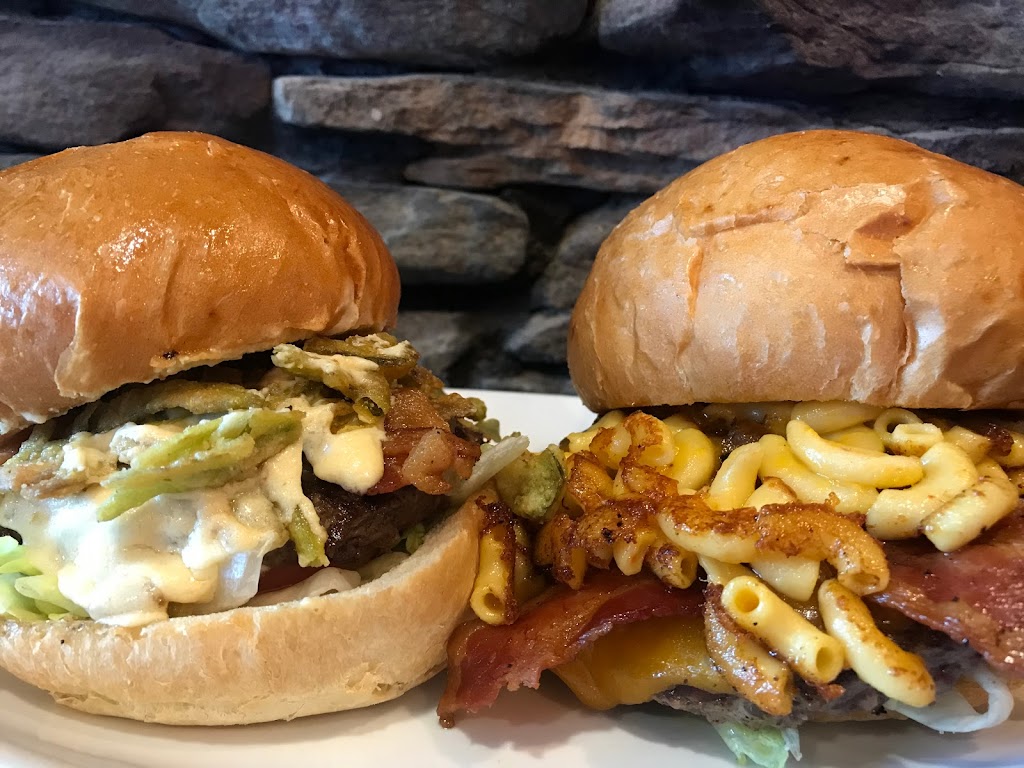 Features Sports Bar & Grill | restaurant | 1425 WI-16, West Salem, WI 54669, USA | 6087869000 OR +1 608-786-9000