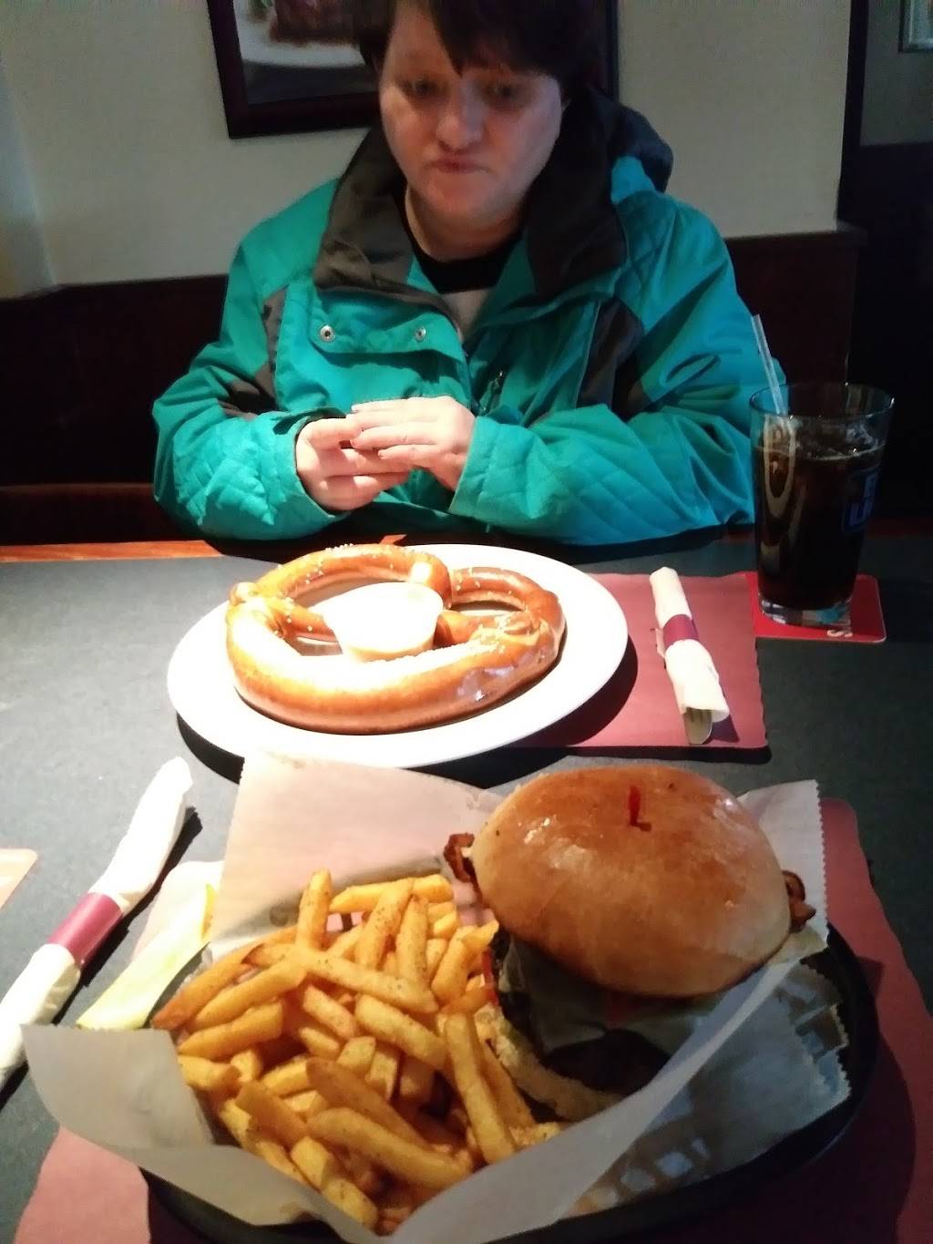 Jerzie Joes Sports Bar & Grill | restaurant | 202 Newell St, Southington, CT 06489, USA | 8606210025 OR +1 860-621-0025