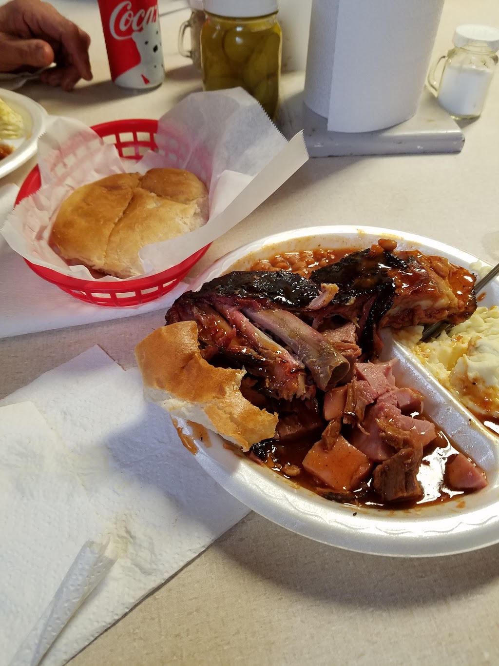 Graysons Barbeque | restaurant | 5849 US-71, Clarence, LA 71414, USA | 3183570166 OR +1 318-357-0166