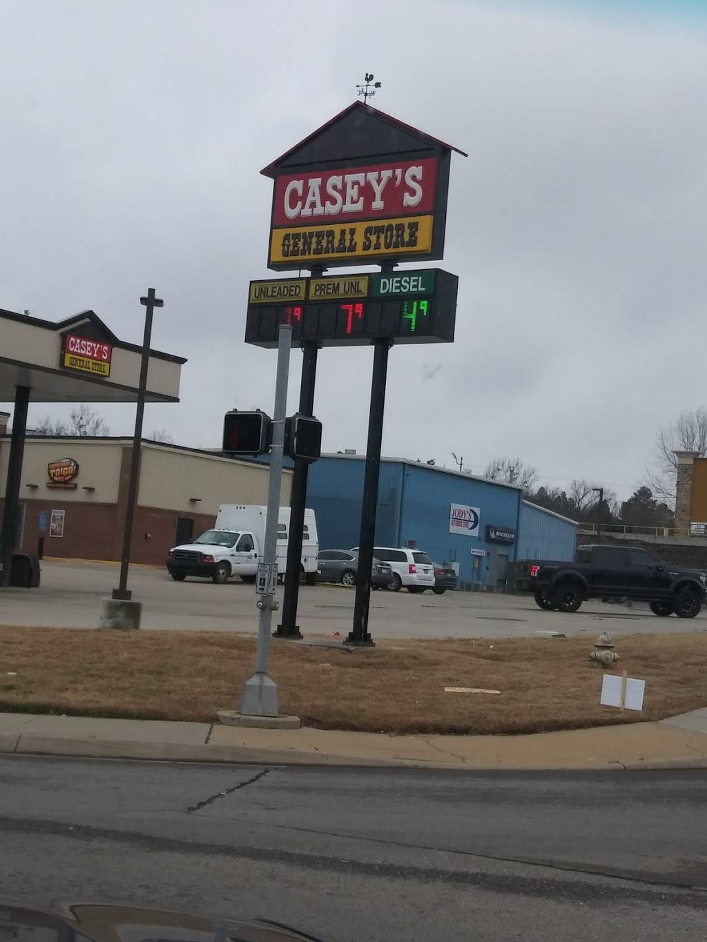 Caseys | meal takeaway | 500 E Pointer Trail, Van Buren, AR 72956, USA | 4794713307 OR +1 479-471-3307