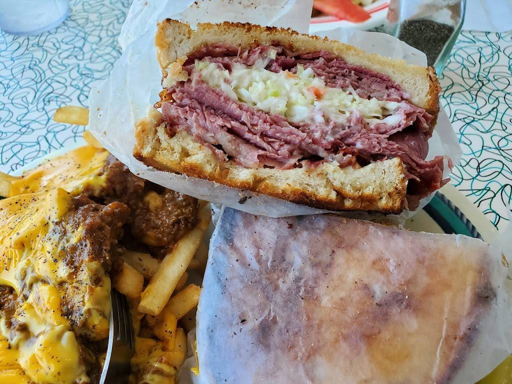 Legends Grill | restaurant | 11123 E Jefferson Ave, Detroit, MI 48214, USA | 3133314000 OR +1 313-331-4000