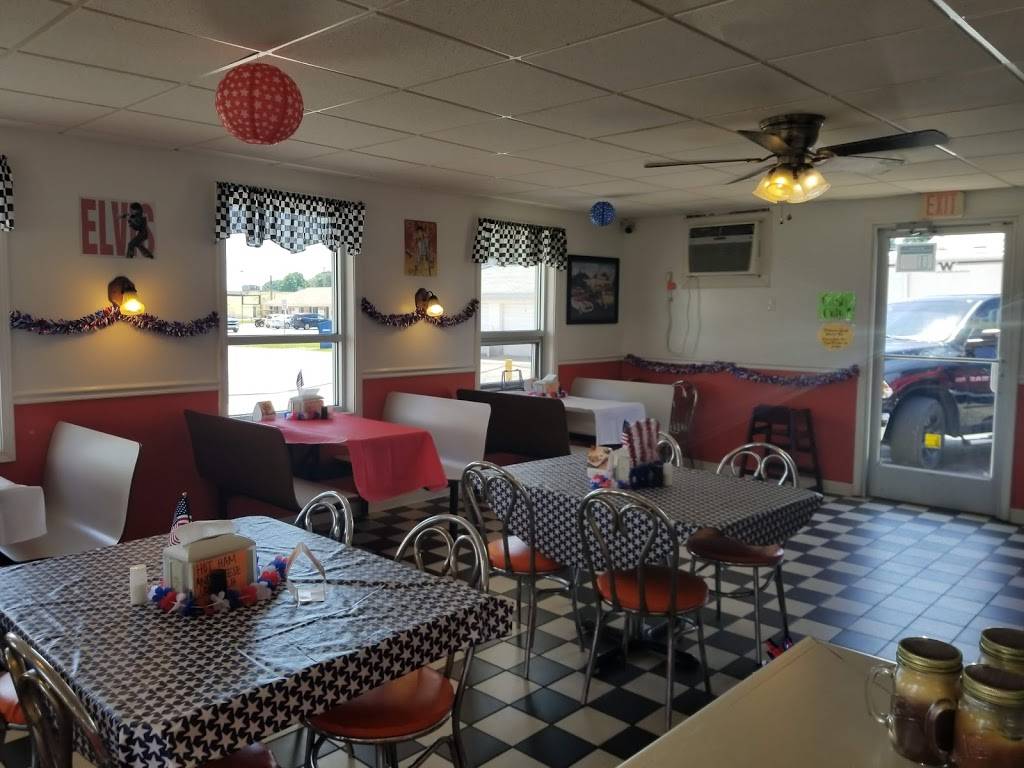 B & K Rootbeer | restaurant | 928 E Main St, Gas City, IN 46933, USA | 7656749651 OR +1 765-674-9651