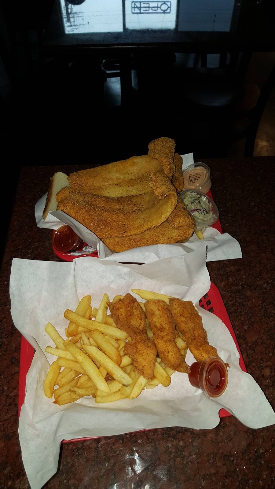 Rios Chicken & Fish | restaurant | 2349 Lakeland Dr, Dallas, TX 75228, USA | 4699178780 OR +1 469-917-8780