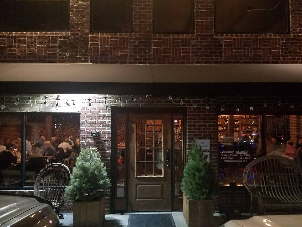 The Walnut Kitchen | restaurant | 606 High St, Maryville, TN 37804, USA | 8659808228 OR +1 865-980-8228