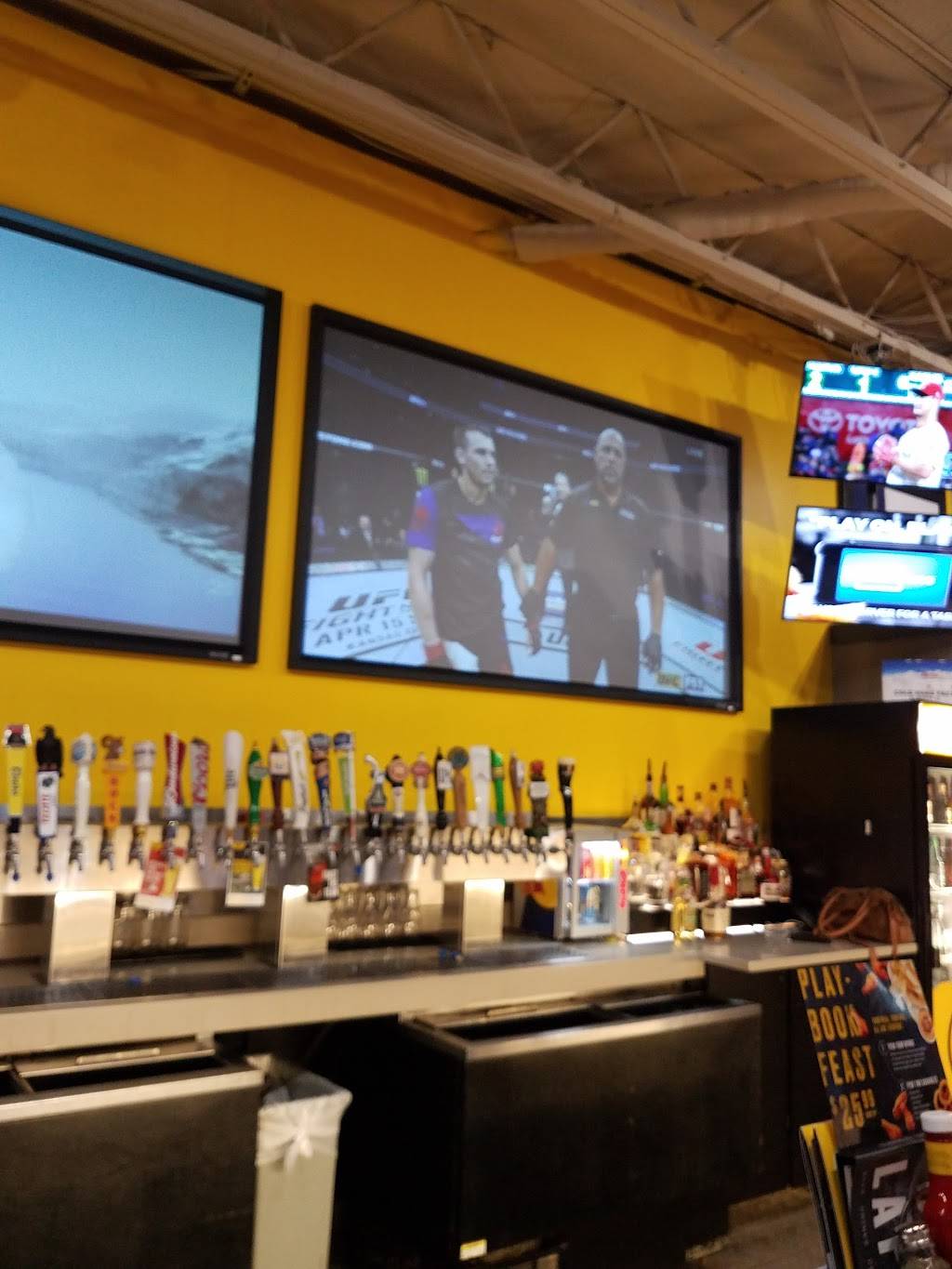 Buffalo Wild Wings | restaurant | 2401 E Central Texas Expy, Killeen, TX 76543, USA | 2546901523 OR +1 254-690-1523