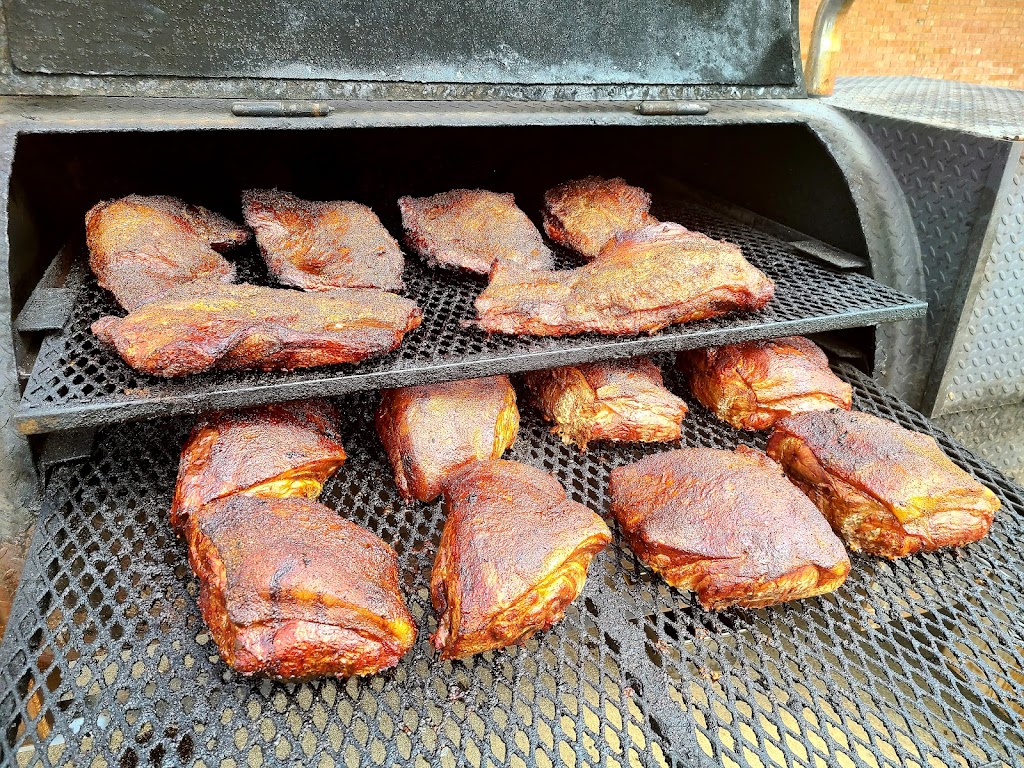 Lickin My Chicken & Pullin My Pork BBQ | restaurant | 10325 IL-33, Effingham, IL 62401, USA | 2179943551 OR +1 217-994-3551