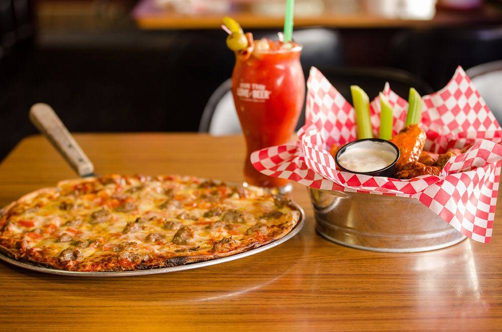 Players Pizza & Pub | restaurant | 556 W 5th Ave, Oshkosh, WI 54902, USA | 9203031400 OR +1 920-303-1400