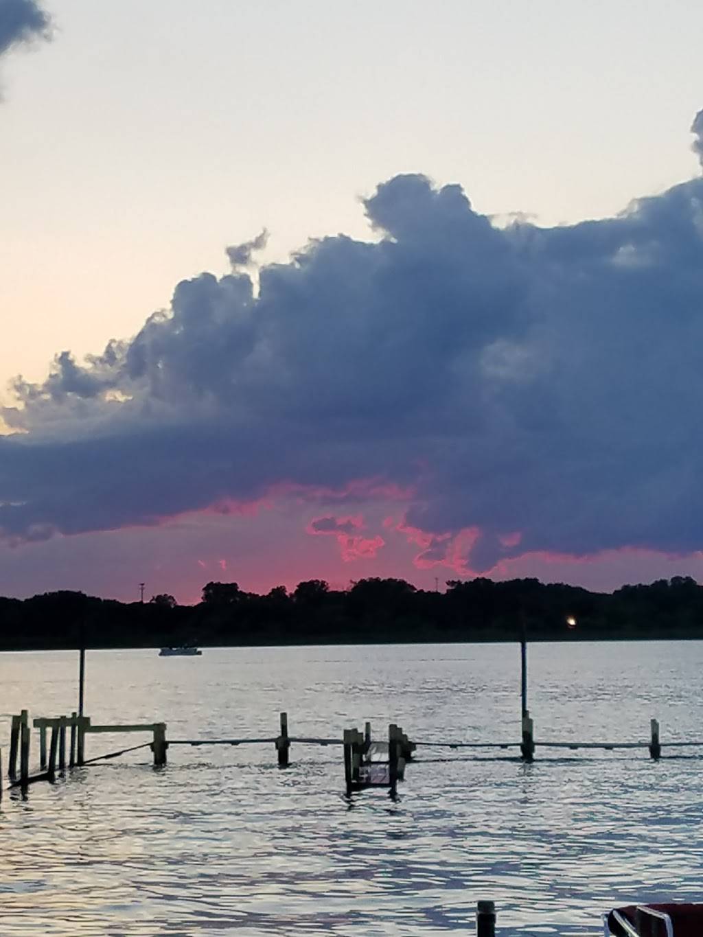 The Aquarium | restaurant | 139 Arthur Ave, Fox Lake, IL 60020, USA | 8475874544 OR +1 847-587-4544