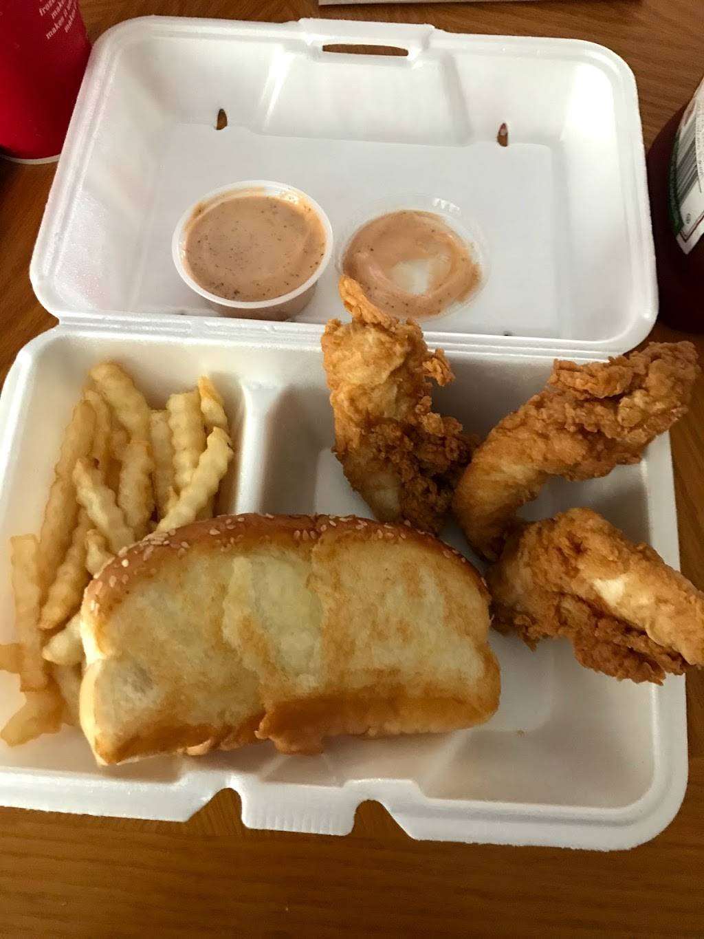 Raising Canes Chicken Fingers | meal takeaway | 1263 Hill Rd N, Pickerington, OH 43147, USA | 6145771113 OR +1 614-577-1113