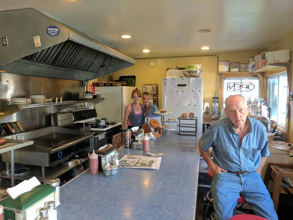 Busy Bee | restaurant | 2985 Glover Rd, Glover, VT 05839, USA | 8025254800 OR +1 802-525-4800