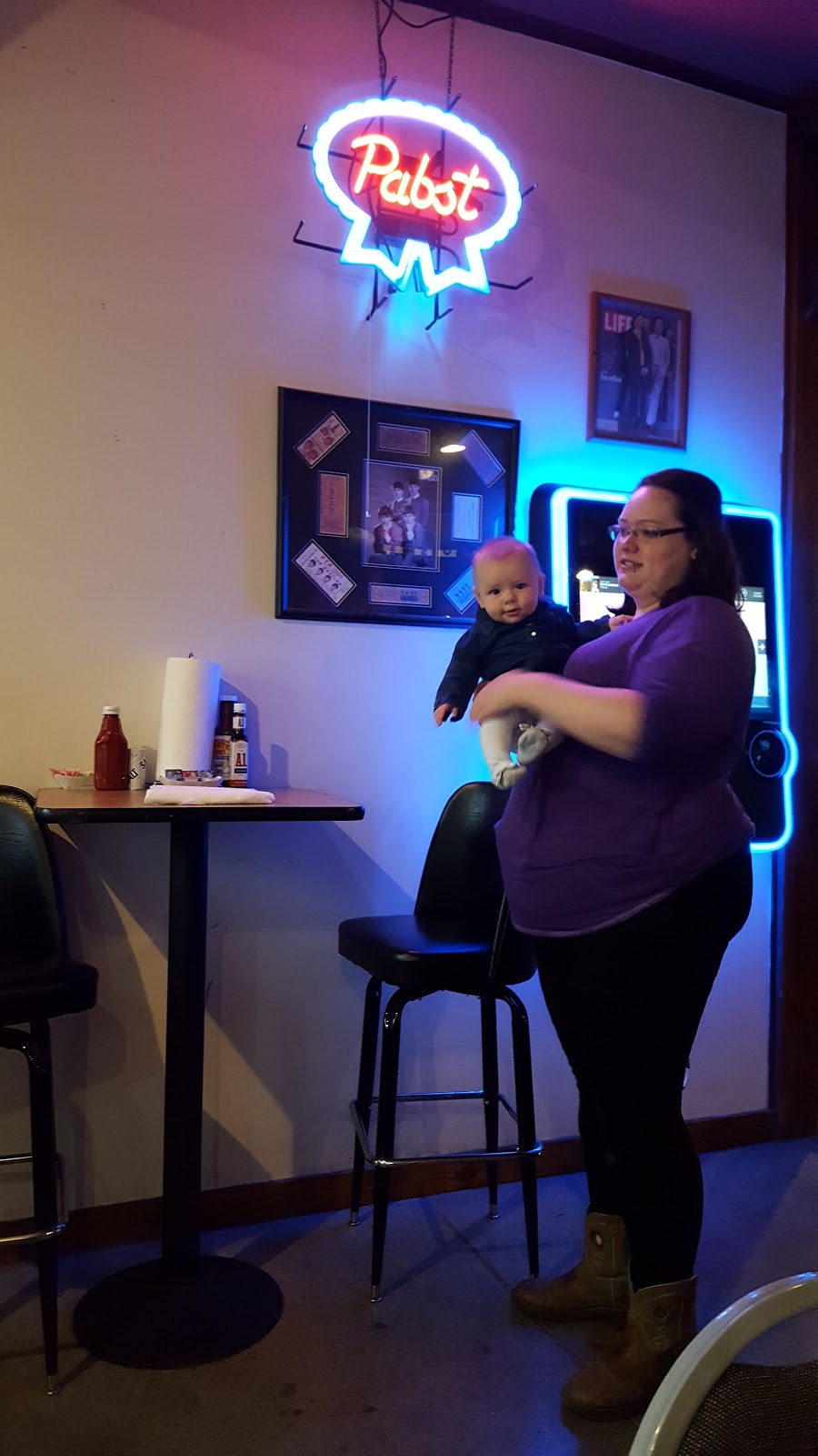 Shortys | restaurant | 1144 E Walnut St, Watseka, IL 60970, USA | 8154320099 OR +1 815-432-0099