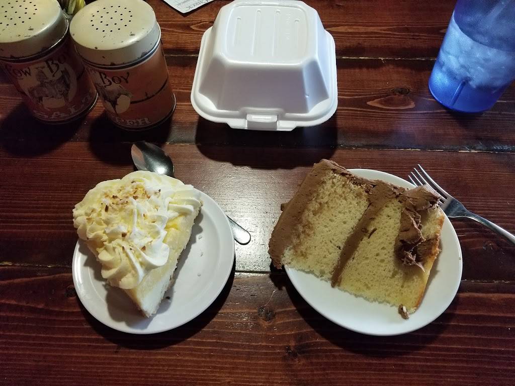 Hen House Cafe | restaurant | 613 W Broadway St #2407, Okemah, OK 74859, USA | 9186232501 OR +1 918-623-2501