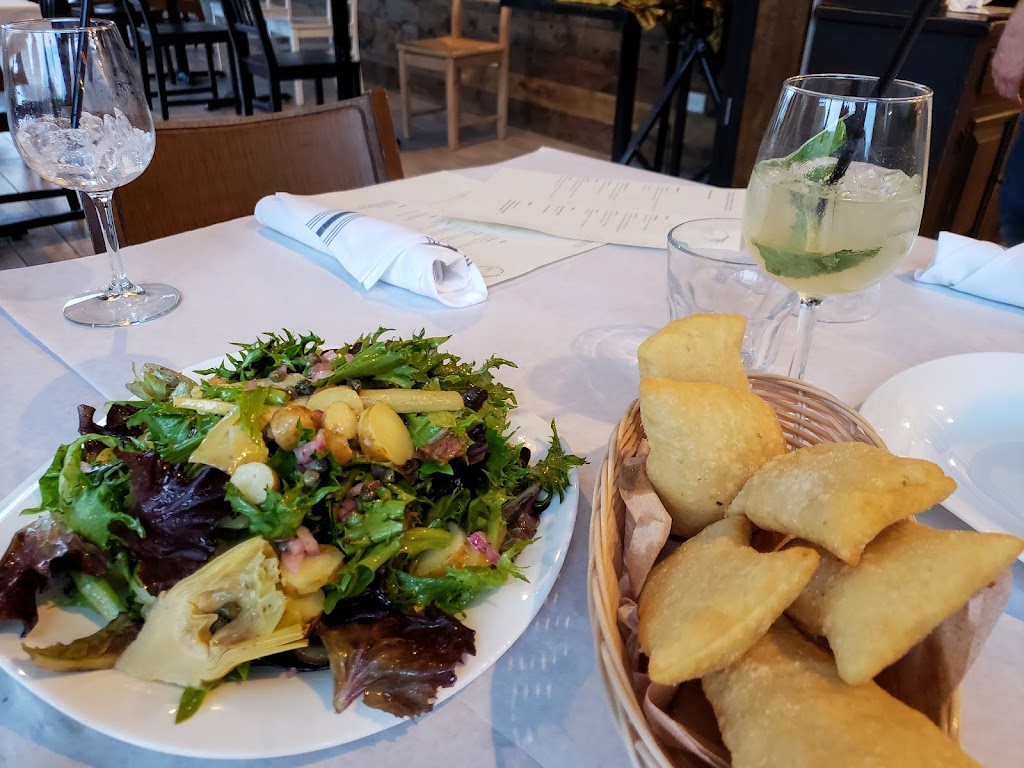 Munno Pizzeria & Bistro | restaurant | 4656 N Clark St, Chicago, IL 60640, USA | 7739427575 OR +1 773-942-7575