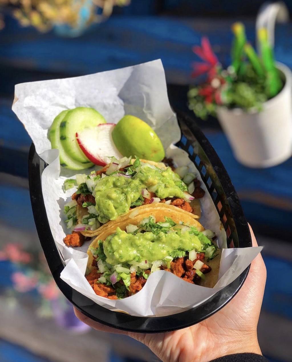 Emilio’s Tacos & Hotdogs | restaurant | 13803 N 19th Ave, Phoenix, AZ 85023, USA | 6028101468 OR +1 602-810-1468