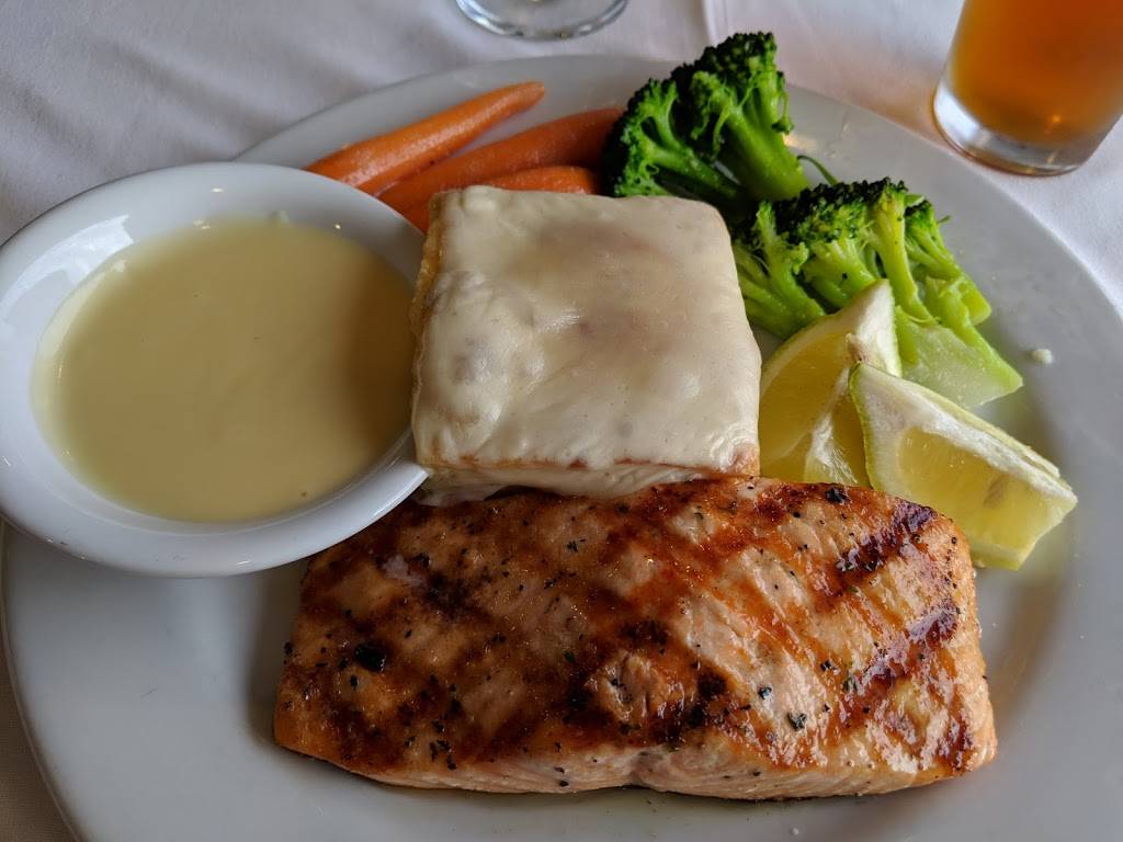 Vintners Bar & Grill | restaurant | 3455 Skyway Dr, Santa Maria, CA 93455, USA | 8059288000 OR +1 805-928-8000