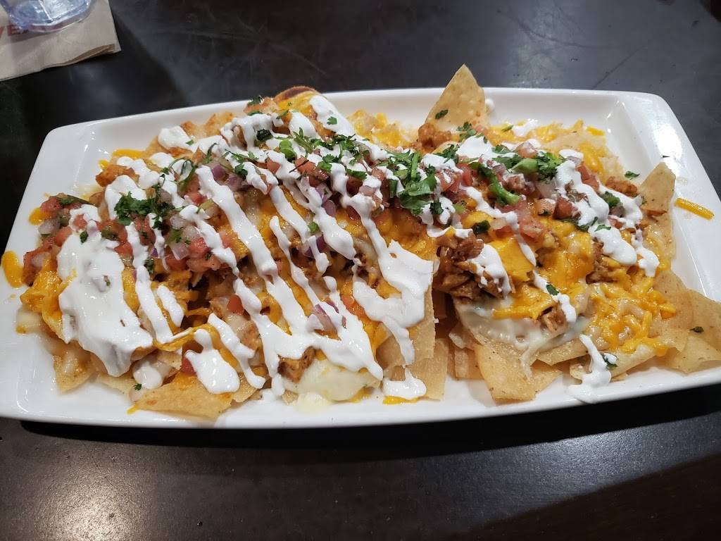 Applebees Grill + Bar | restaurant | 5928 SW 17th St, Topeka, KS 66604, USA | 7852723664 OR +1 785-272-3664