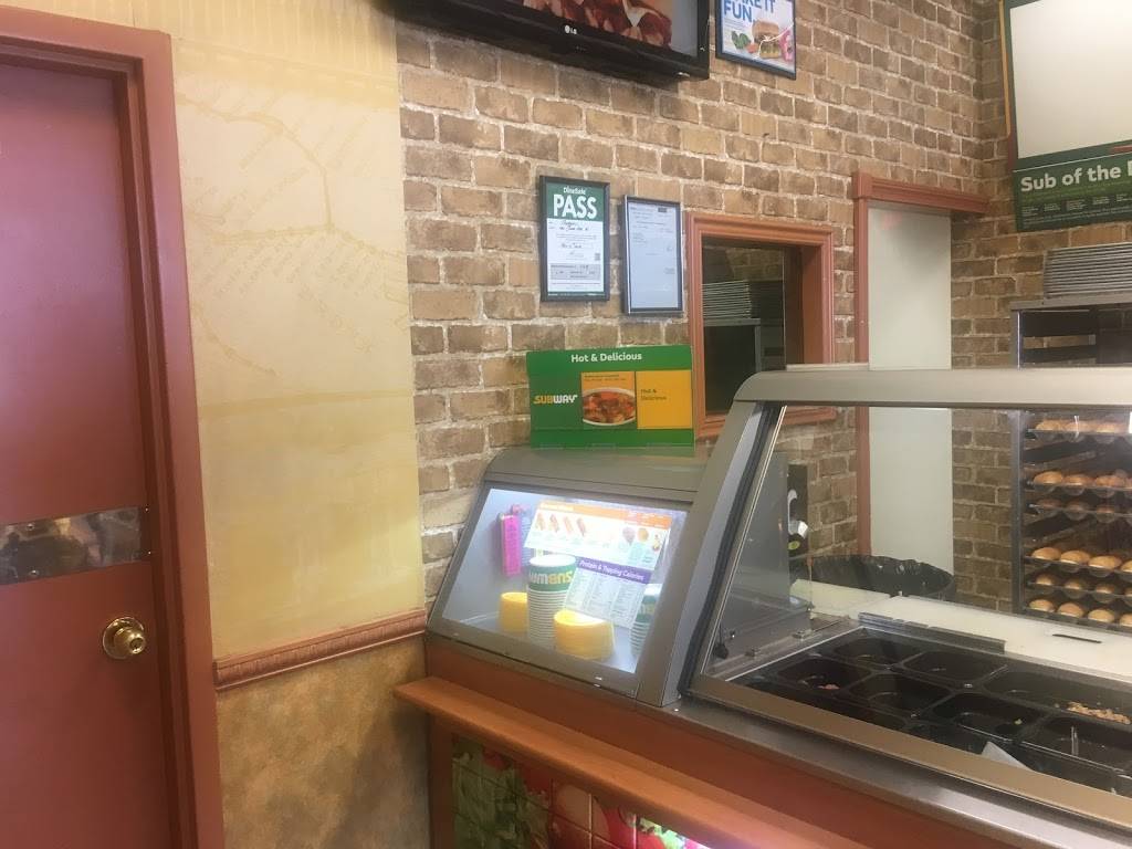 Subway | restaurant | 1911 Finch Ave W Unit 29, North York, ON M3N 2V2, Canada | 4166387828 OR +1 416-638-7828